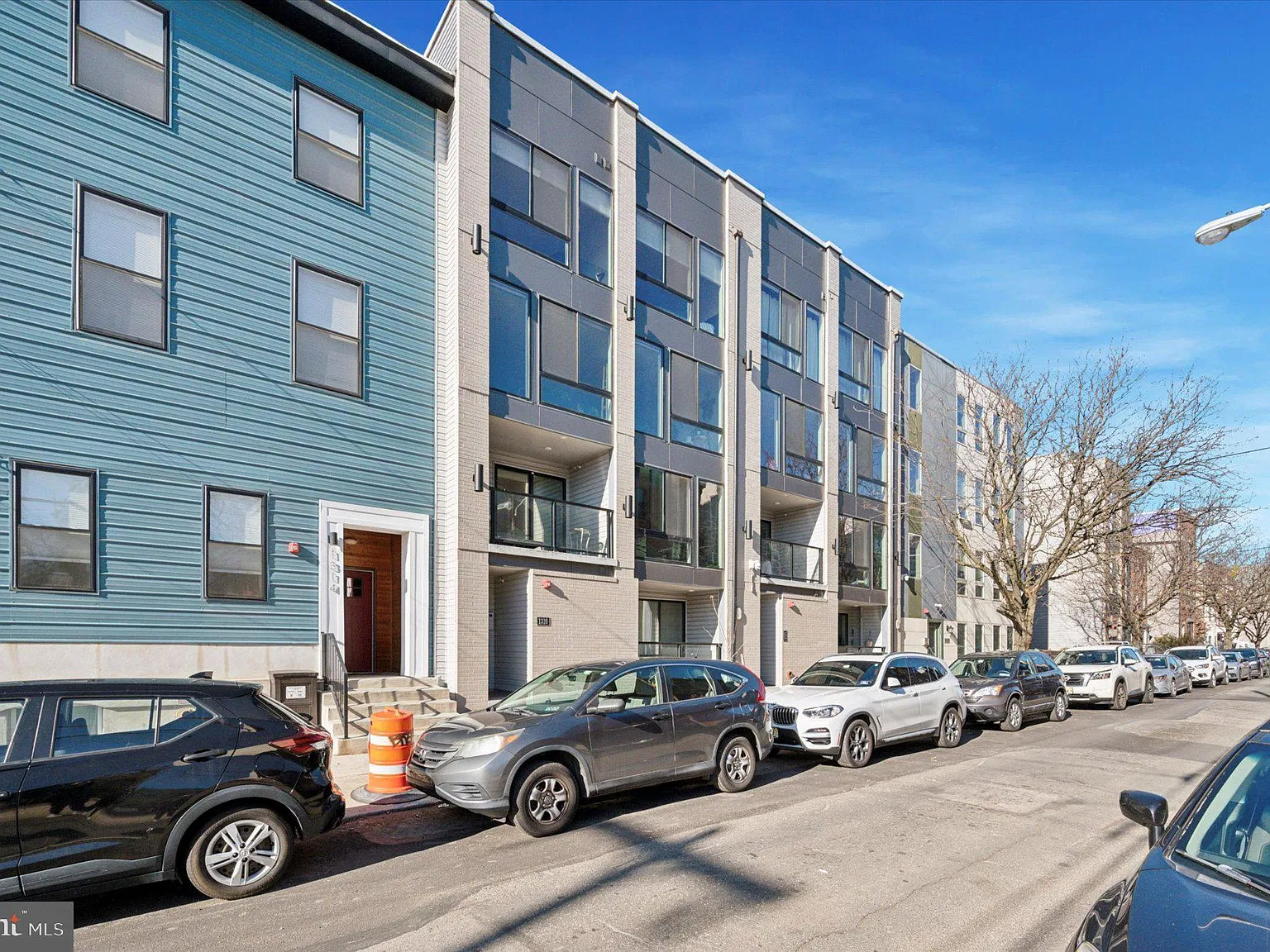 2 bed, 2.5 bath, 1800 sqft, $2,500 — Photo 3