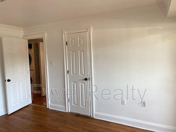 5th image of 5786 Village Green Dr