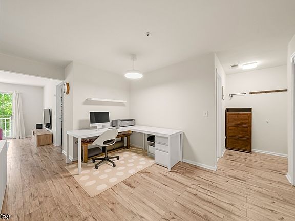 5th image of 273 Potomac Dr