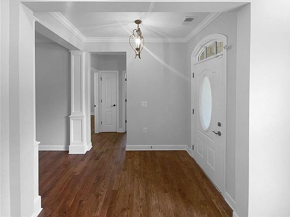 3rd image of 202 Hickory Nut Ln