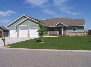 830 Maplewood Ave, Litchfield, MN 55355