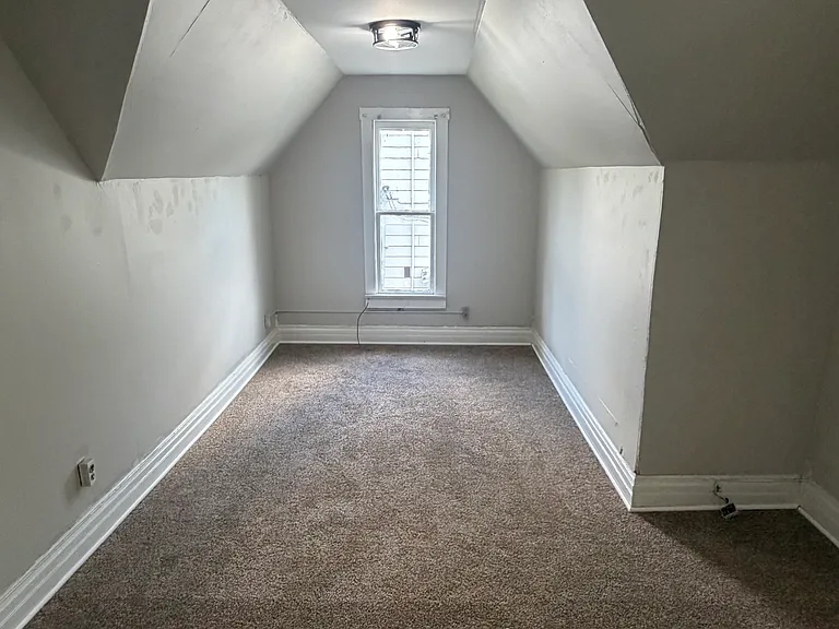 410 E Buchanan St — Photo 6