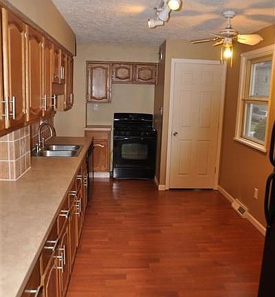 3rd image of 1353 Gladys Ave