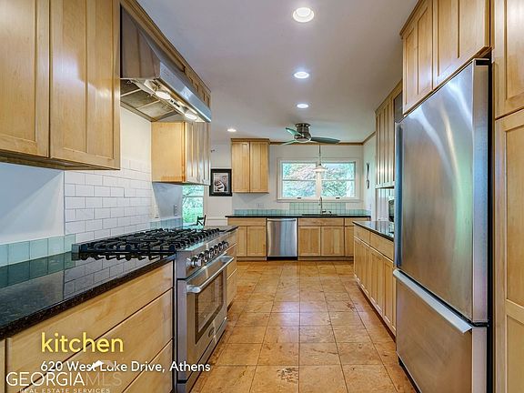 5th image of 620 W Lake Dr
