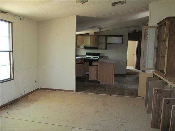 3rd image of 615 Mountain View Dr