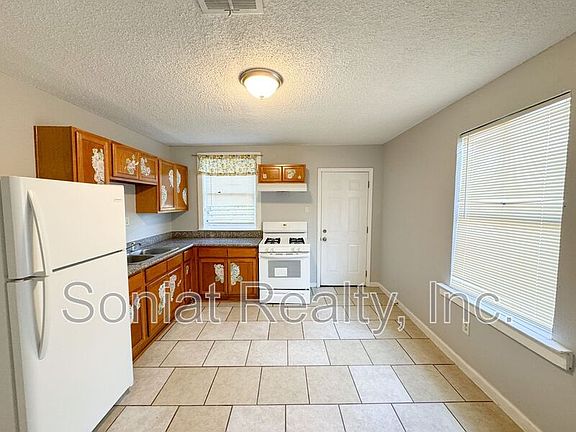 2nd image of 8923 Palm St