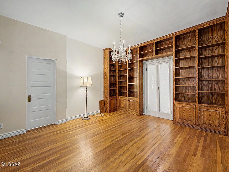 1st image of 709 E 5th St