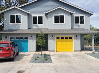 102 Beaker Ln, Grants Pass, OR 97527