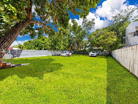 3rd image of 959 SW 6th St