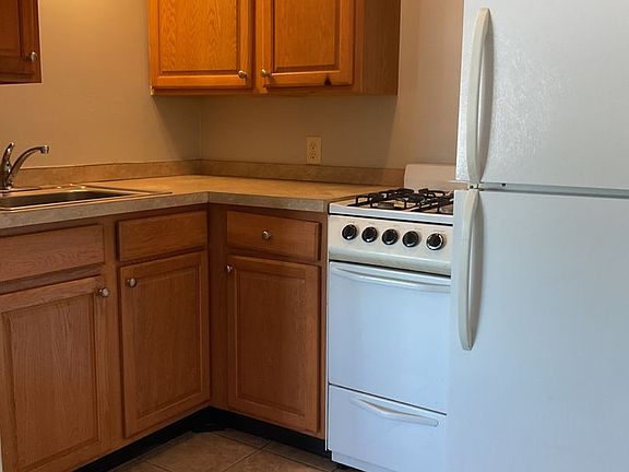 5th image of 4790 Derry St