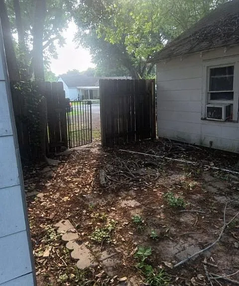 818 Merry Ln — Photo 26