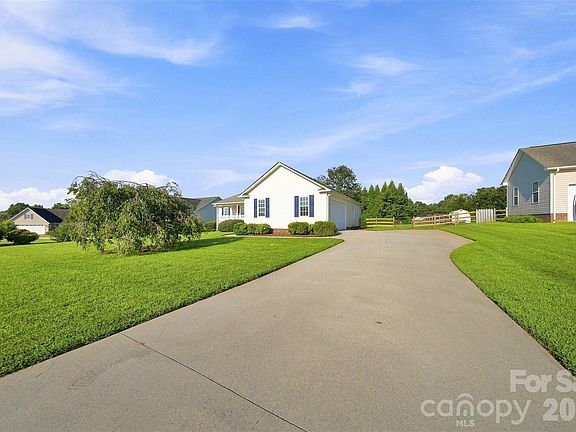 4th image of 3707 Fieldhaven Ct