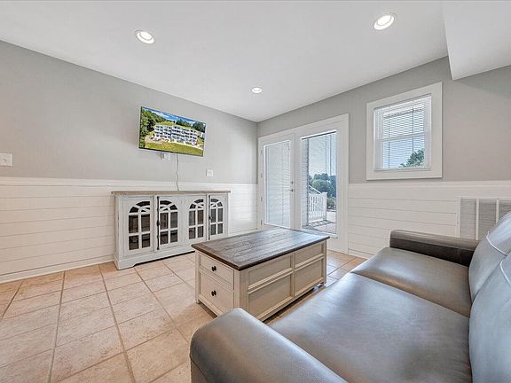 5th image of 1089 Bluewater Dr Unit 513