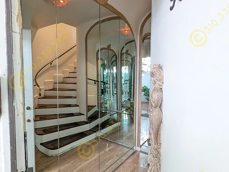 969 N Doheny Dr #1/2 — Photo 8