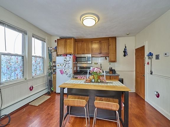 3rd image of 6 Bedford St APT 3R