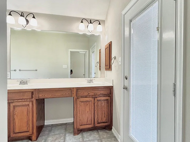 604 Peacock Dr — Photo 46