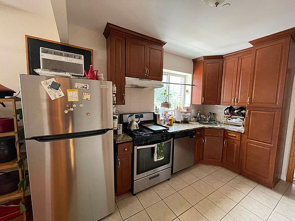 3rd image of 1220 31st Dr APT 2L