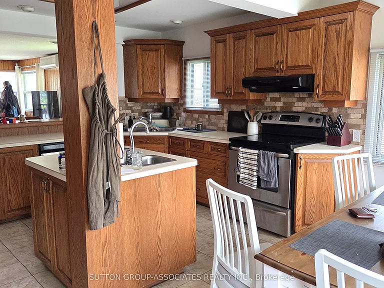 1099 Poplar Rd — Photo 6