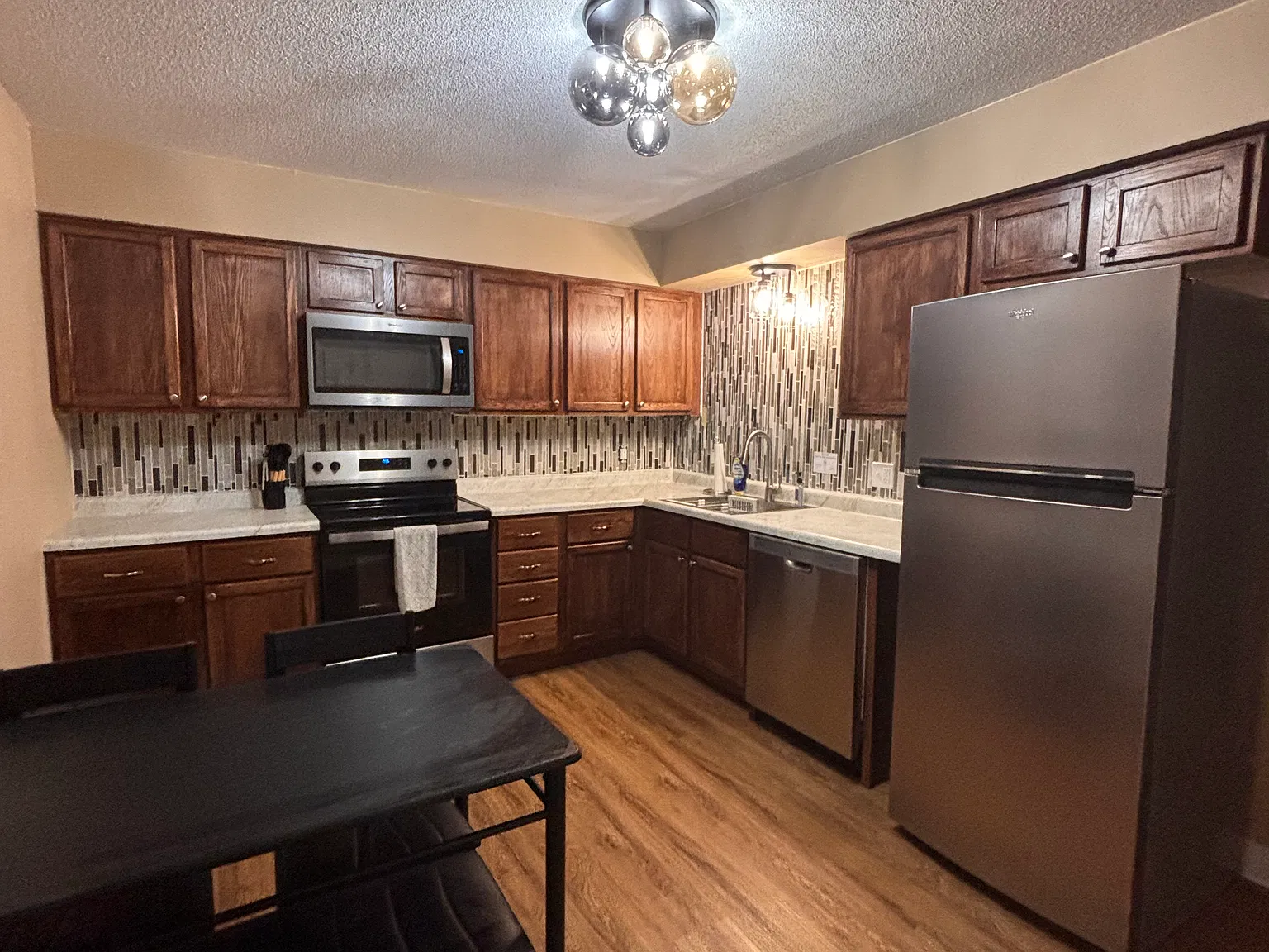 3 bed, 1.5 bath, 822 sqft, $2,500 — Photo 1