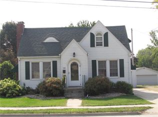 1318 W Pleasant St, Knoxville, IA 50138