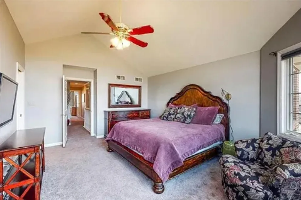 3 bed, 3090 sqft, $3,100 — Photo 4