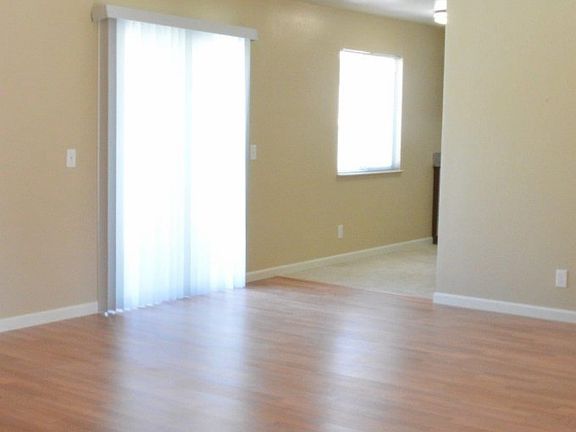 4th image of 814 Tempe Dr