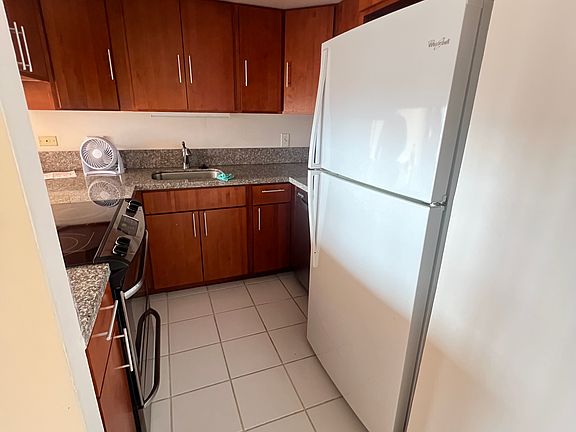 Kitchen comes with refrigerator
