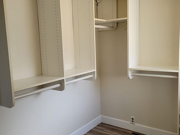5th image of 608 E Wright Ave