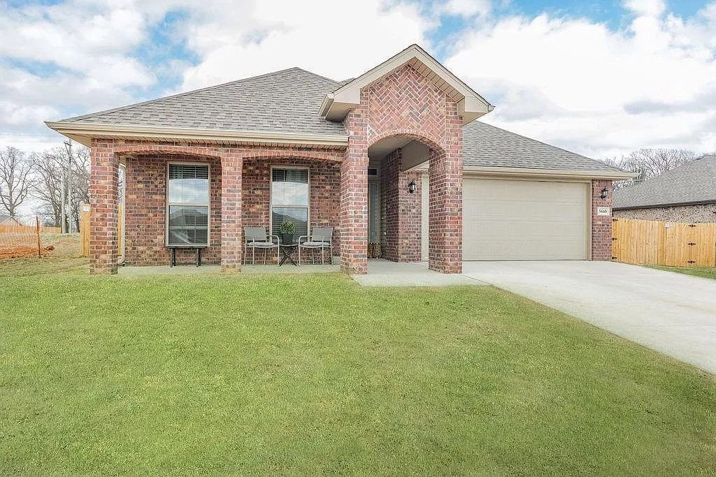 3 bed, 1750 sqft, $2,600 — Photo 1