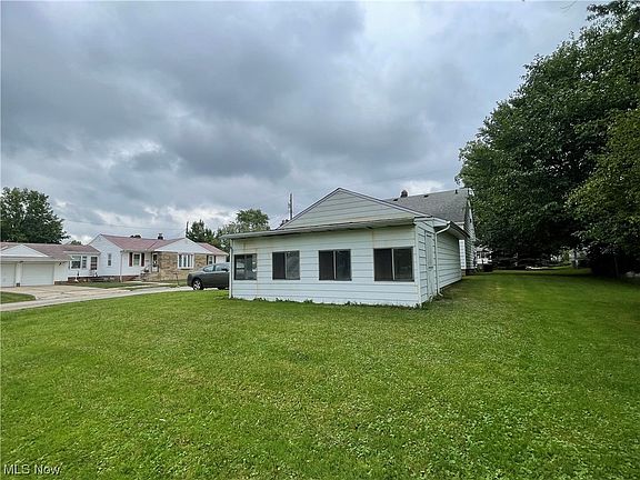5th image of 64 Berwyn Dr