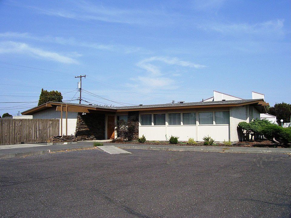 1st image of 449 E Cedar Blvd