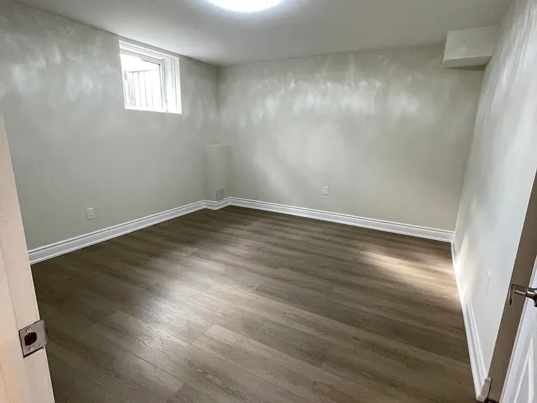 125 Sharavogue Ave #BASEMENT — Photo 5