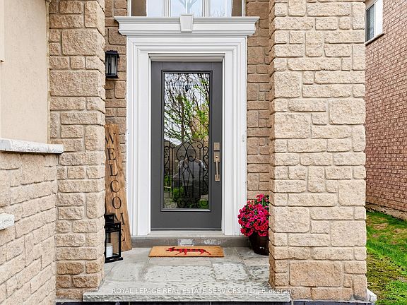3rd image of 174 Royal Valley Dr