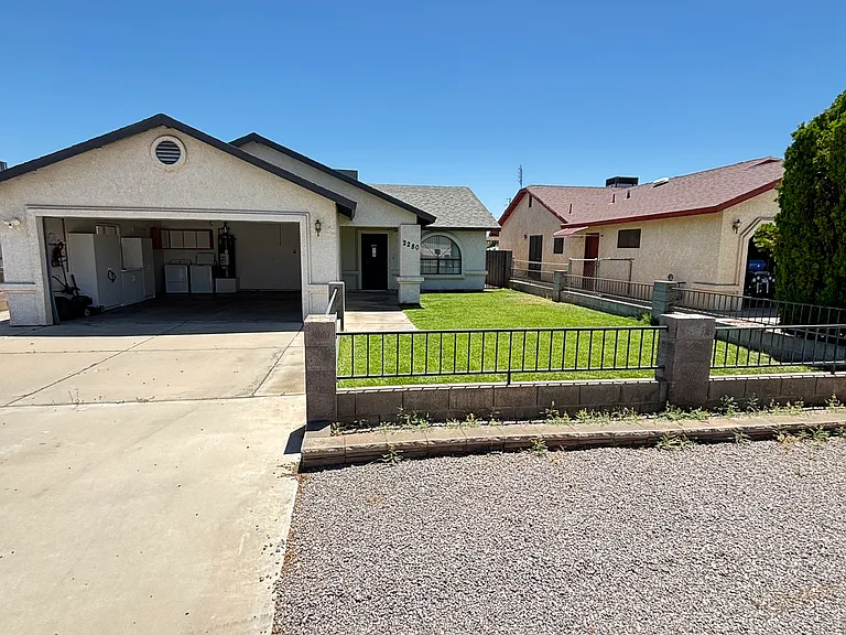 2280 E McVicar Ave — Photo 3