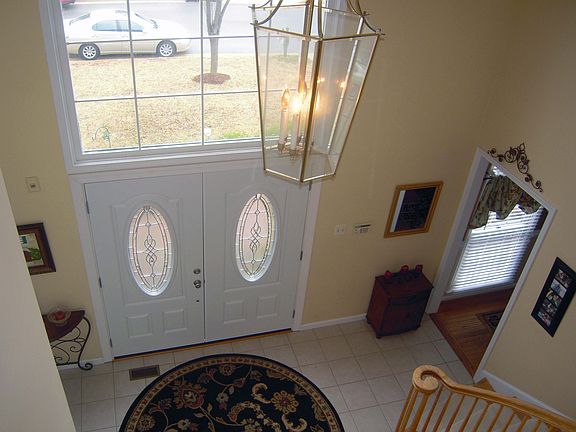 Soaring 2-Story Foyer