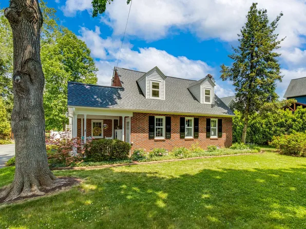 1571 Hillcrest Ave, Lancaster, PA 17601