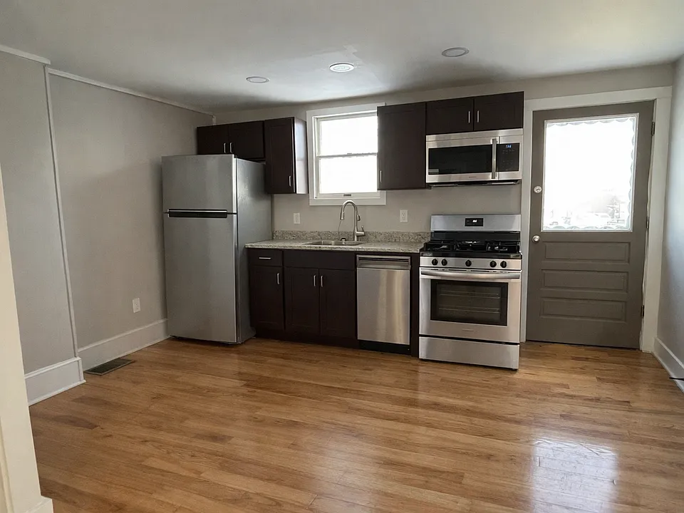 13 Hampden St