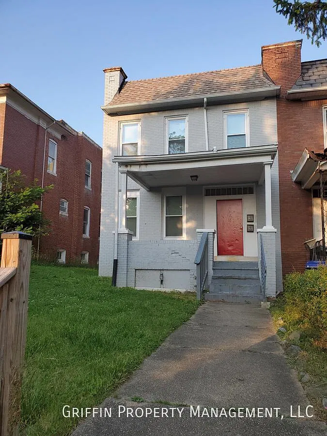 2 bed, 985 sqft, $1,200 — Photo 1