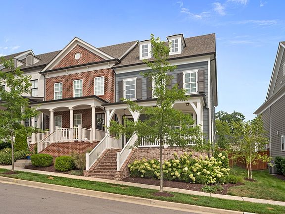 3rd image of 461 Courfield Dr