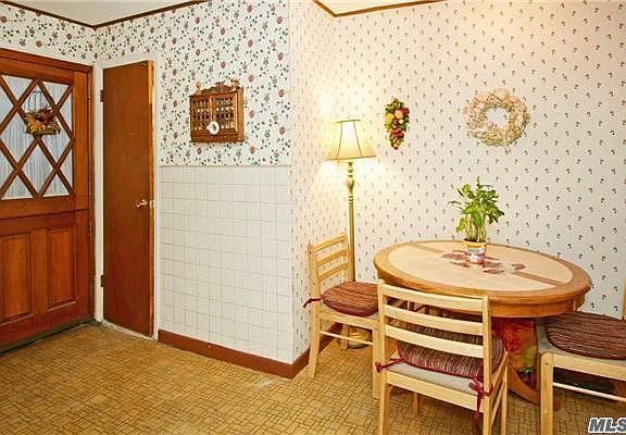 5th image of 211 Eckford St