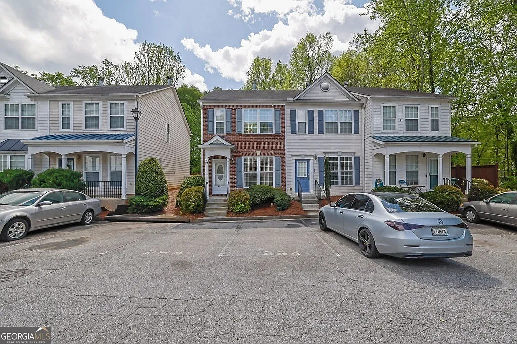 984 Redwood Dr photo 1
