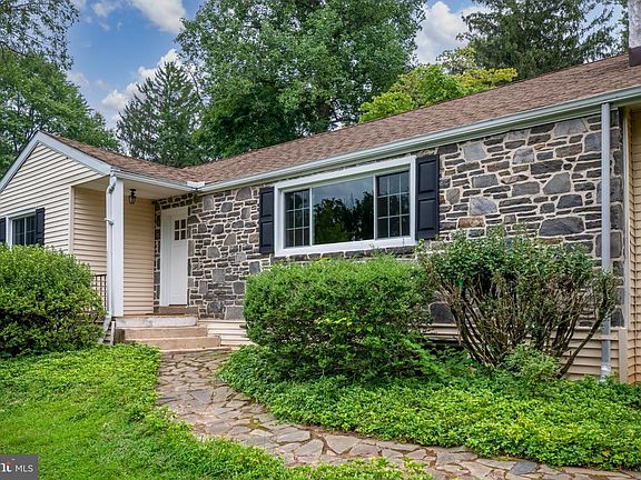 2nd image of 4 Carol Ln