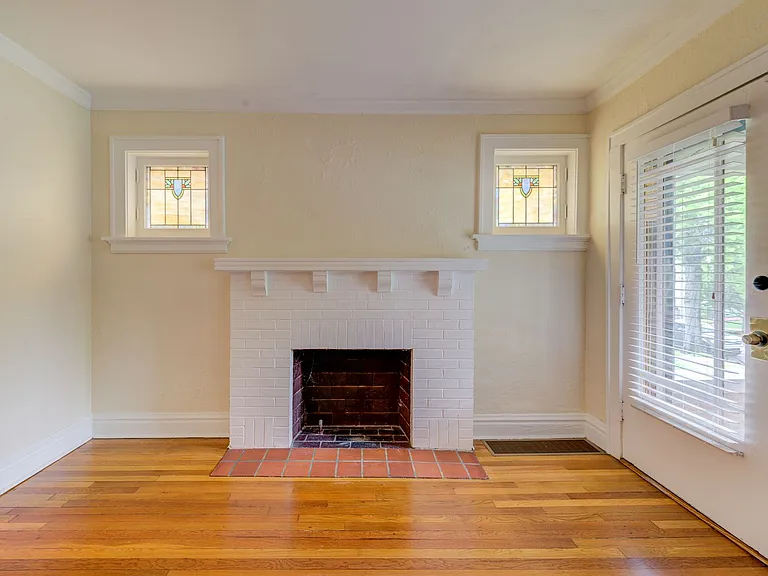 (201) 7230-32 Forsyth Blvd — Photo 2