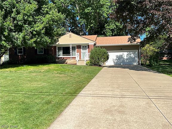 2nd image of 498 Fernwood Ave