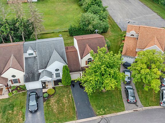 3rd image of 2432 Bridgewater Dr