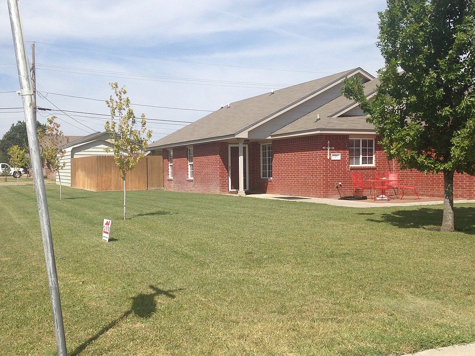 2nd image of 726 Pheasant Run Ave