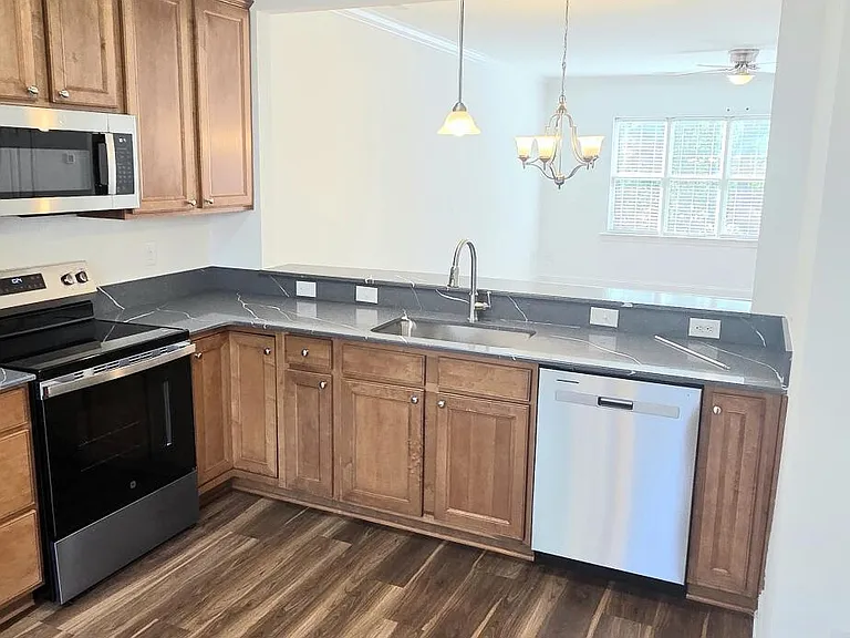 305 Savannah Ridge Rd — Photo 4