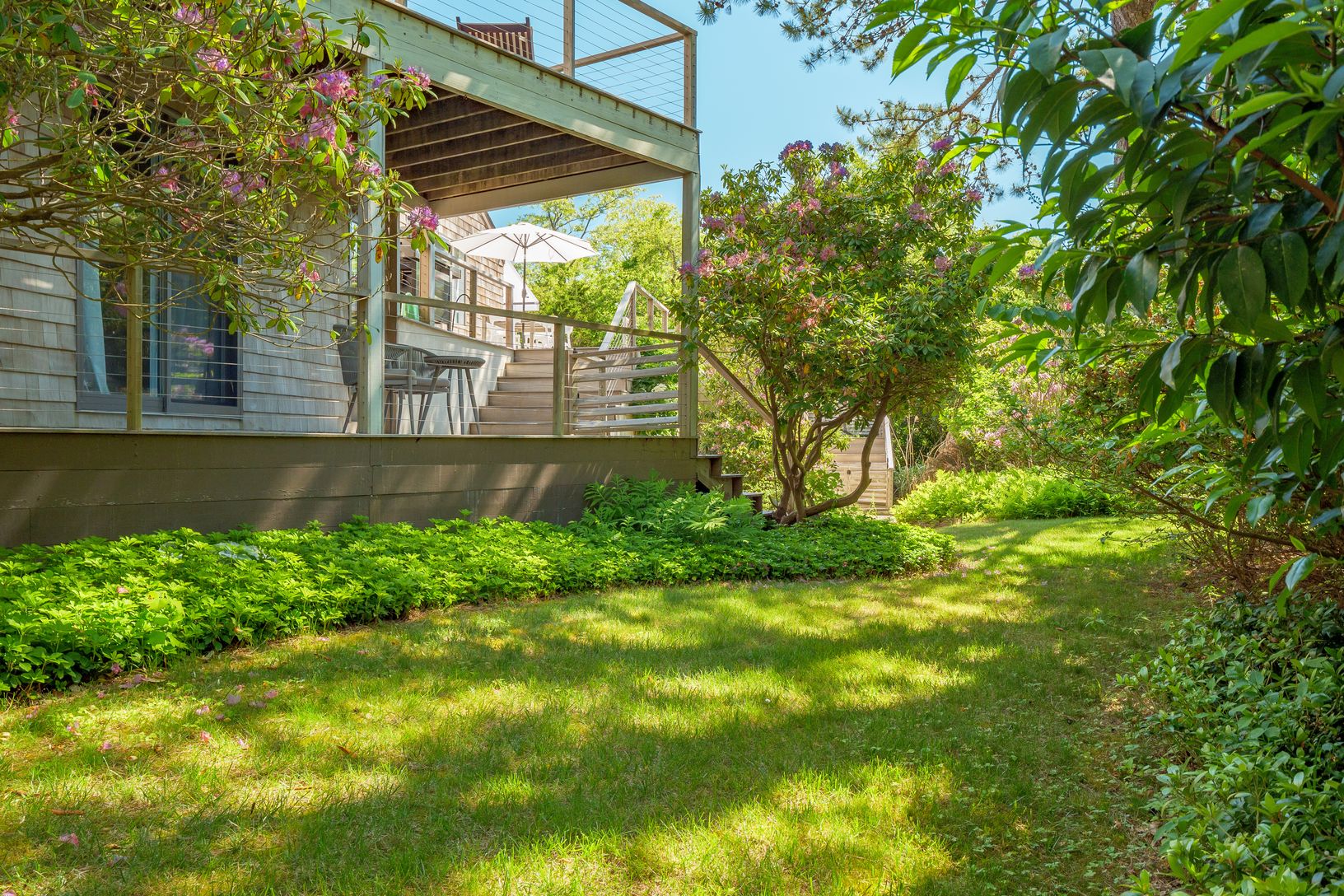  Private Lawns and Gardens