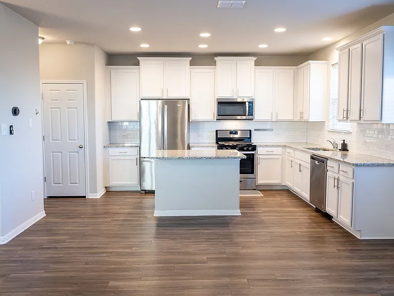 366 Silver Springs Bnd — Photo 2