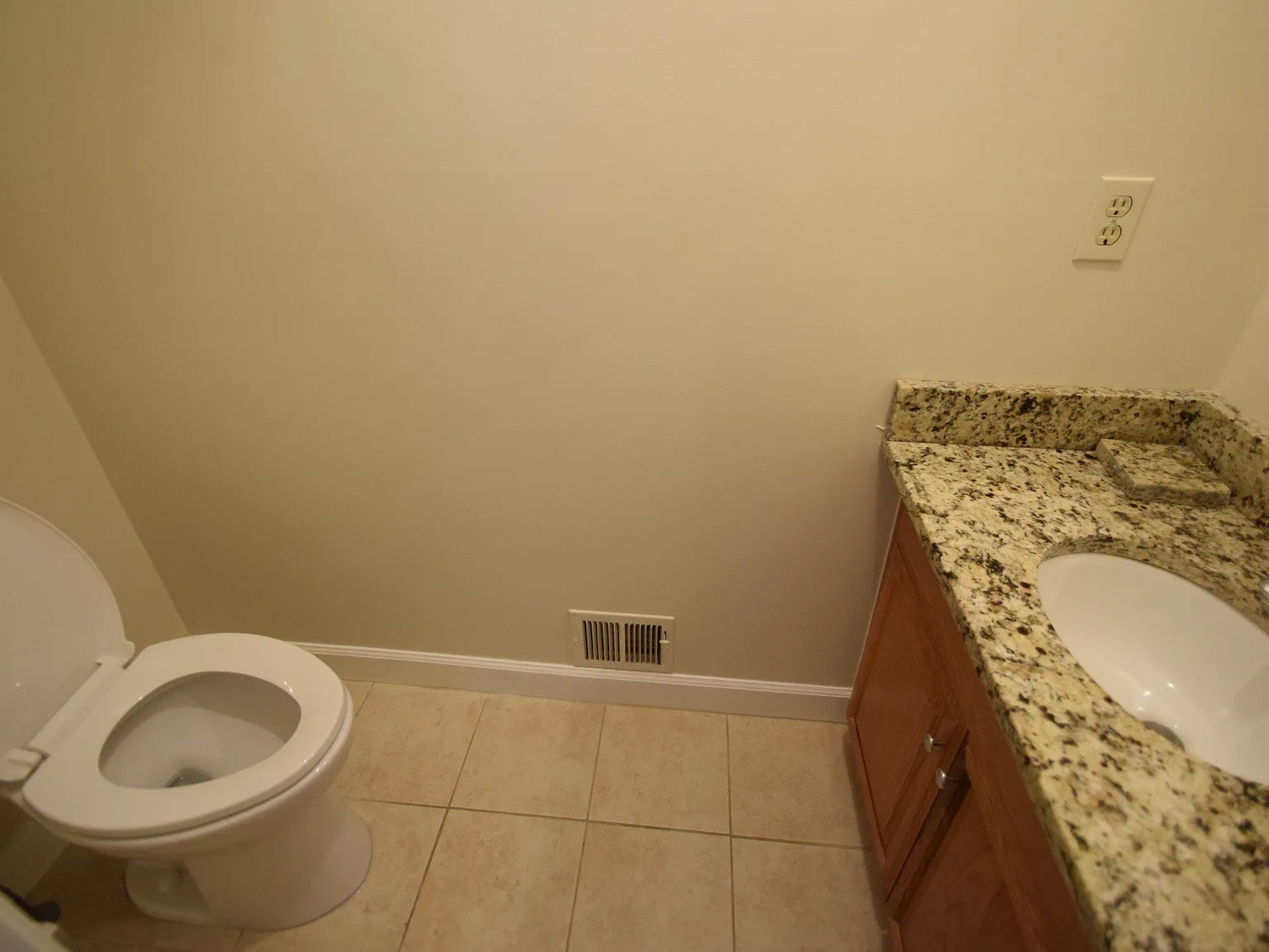 5 bed, 3.5 bath, 2064 sqft, $3,500 — Photo 2